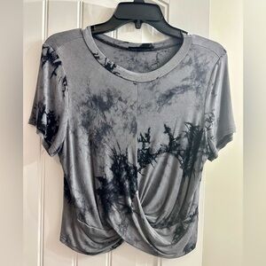 Cropped Twist Front Top - L